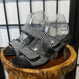 Helle Comfort Geometric Black and White Heels- Velcro Strap Size 38 EUC Spain